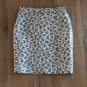 Ann Taylor Loft gray sparkle leopard print skirt. Size 2.